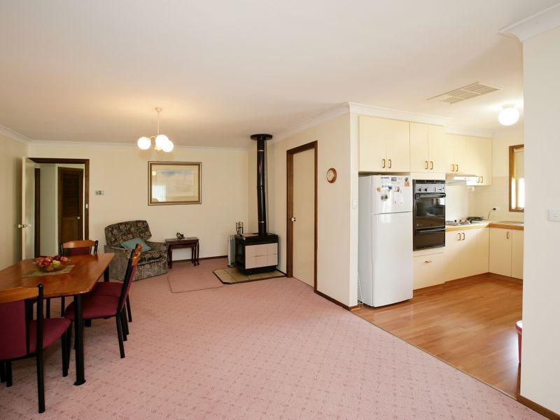 18 Amaroo Street, Kooringal NSW 2650