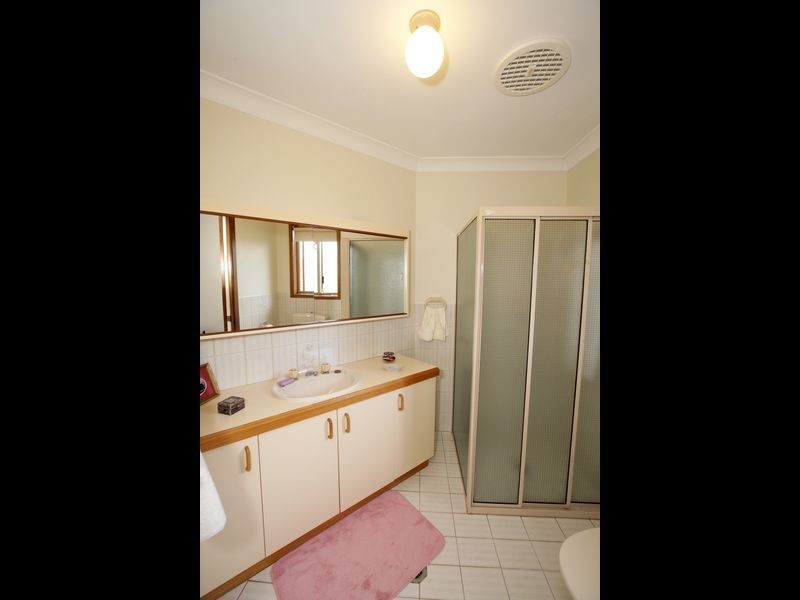 18 Amaroo Street, Kooringal NSW 2650