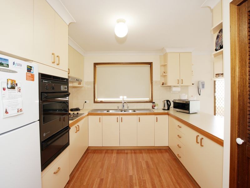 18 Amaroo Street, Kooringal NSW 2650