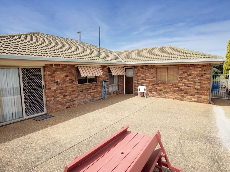 18 Amaroo Street, Kooringal NSW 2650