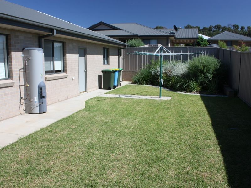 1/48 Stirling Boulevard, Tatton NSW 2650