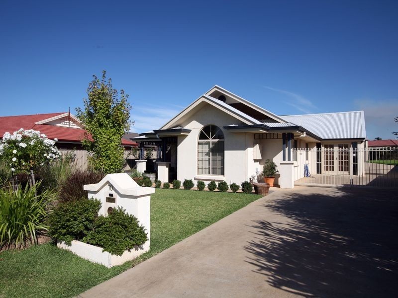 70 Yentoo Drive, Glenfield Park NSW 2650