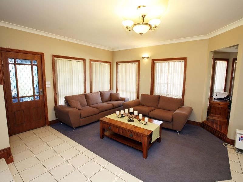 70 Yentoo Drive, Glenfield Park NSW 2650