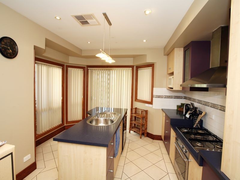70 Yentoo Drive, Glenfield Park NSW 2650