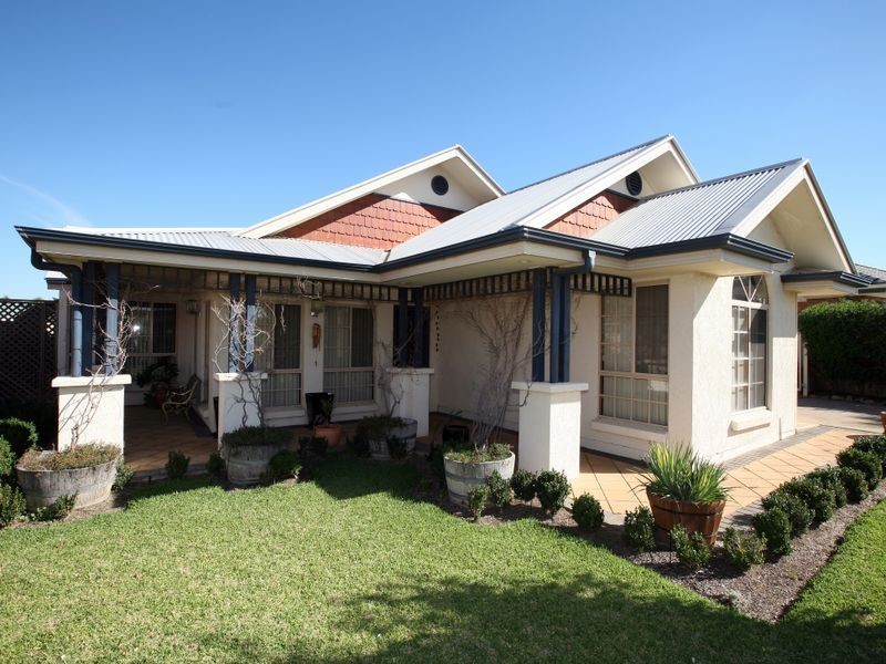 70 Yentoo Drive, Glenfield Park NSW 2650