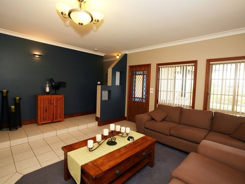 70 Yentoo Drive, Glenfield Park NSW 2650