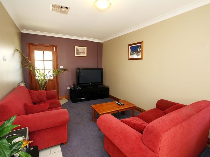 70 Yentoo Drive, Glenfield Park NSW 2650