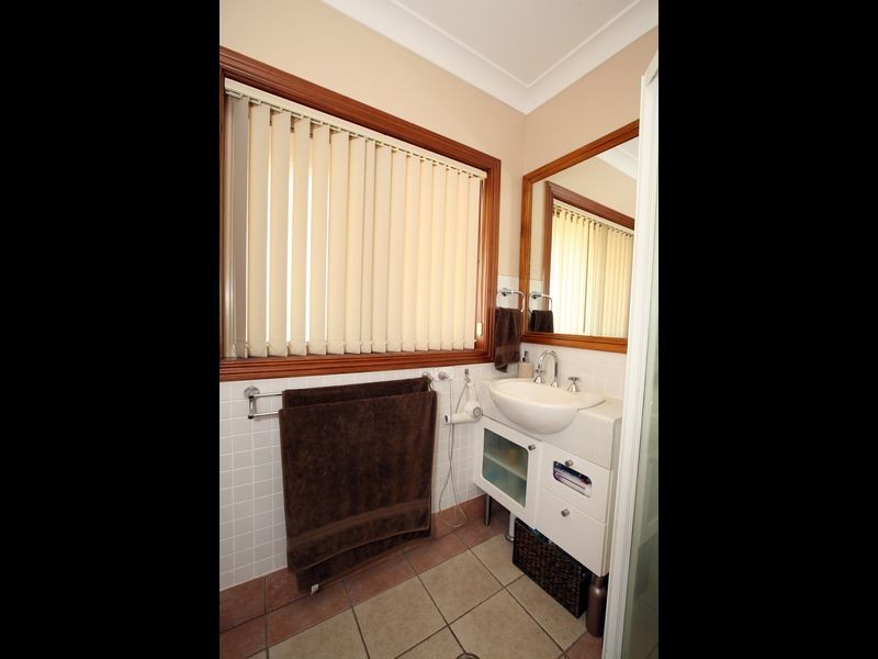 70 Yentoo Drive, Glenfield Park NSW 2650