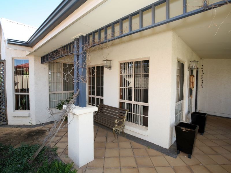 70 Yentoo Drive, Glenfield Park NSW 2650