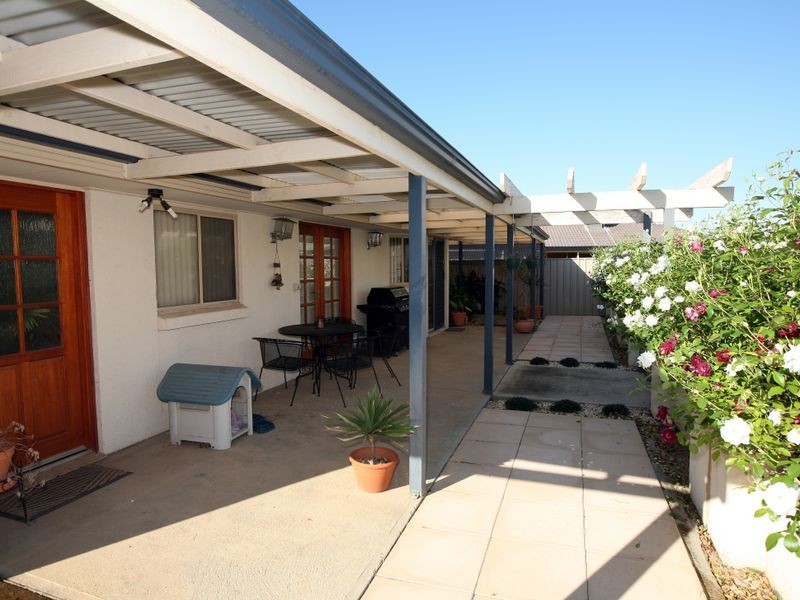 70 Yentoo Drive, Glenfield Park NSW 2650