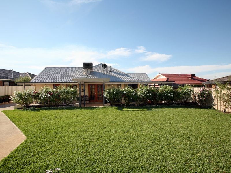 70 Yentoo Drive, Glenfield Park NSW 2650