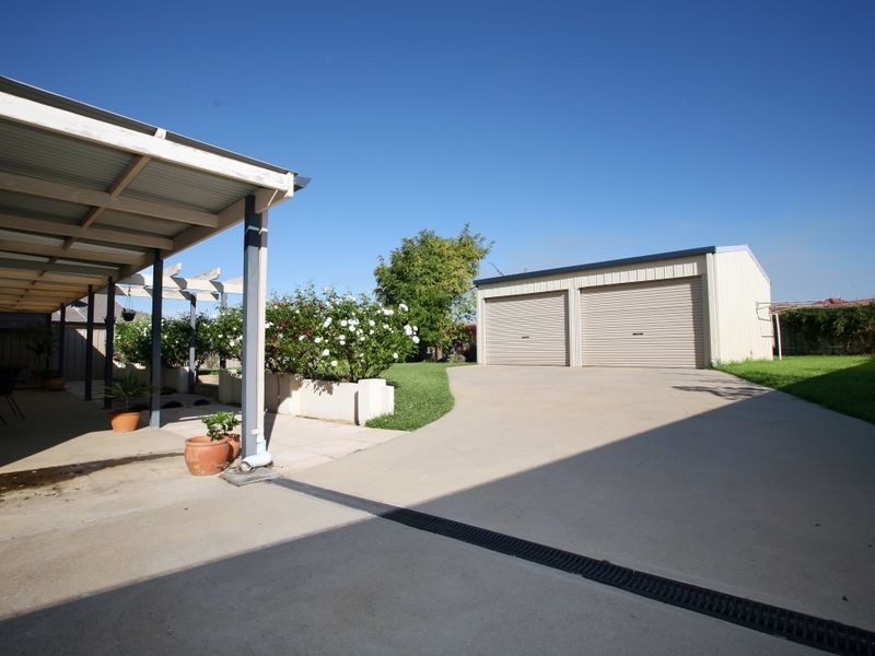 70 Yentoo Drive, Glenfield Park NSW 2650