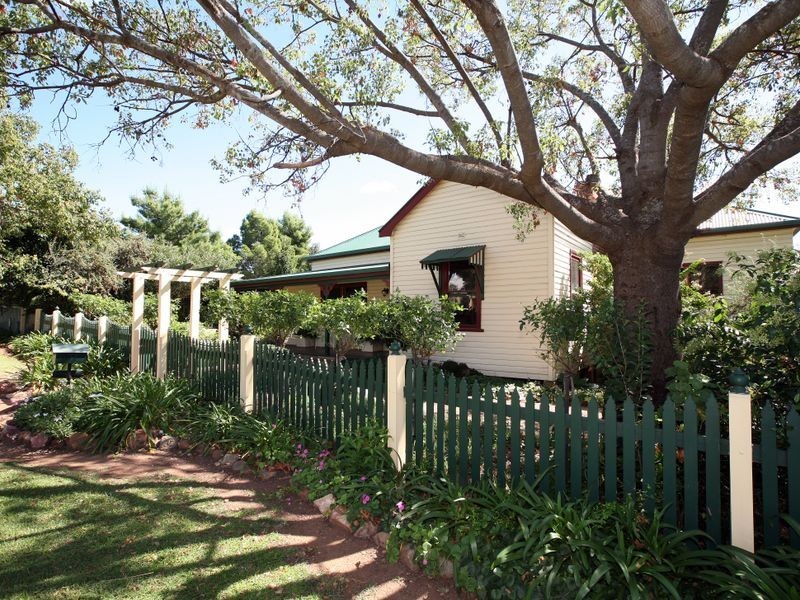 28 Douglas Street, Coolamon NSW 2701