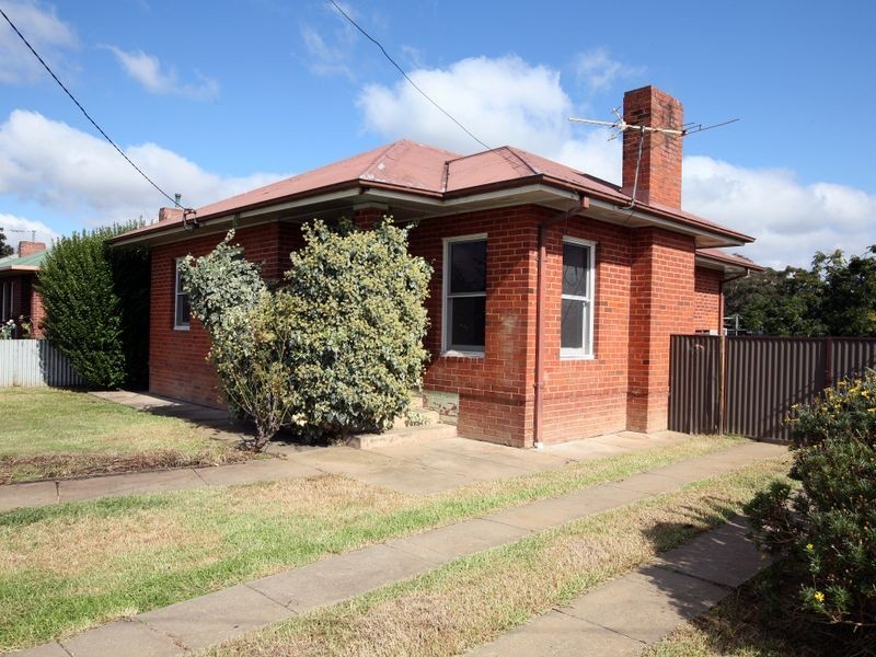 8 West Parade, Wagga Wagga NSW 2650