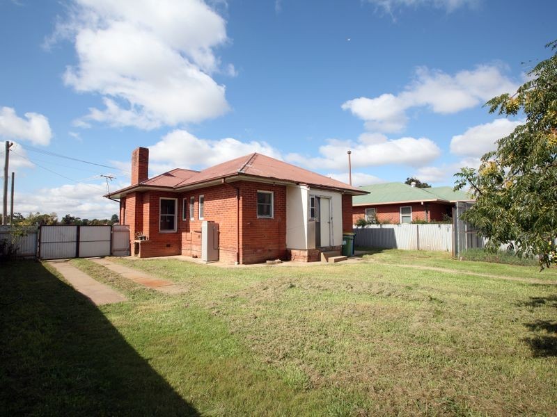 8 West Parade, Wagga Wagga NSW 2650