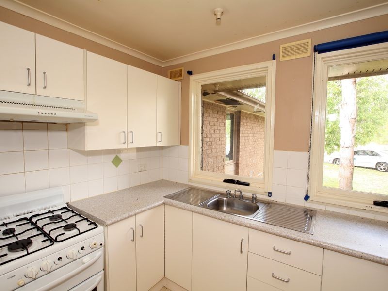 6 Flynn Place, Tolland NSW 2650