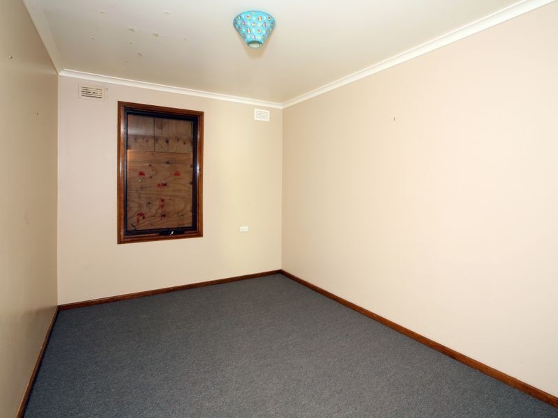 6 Flynn Place, Tolland NSW 2650