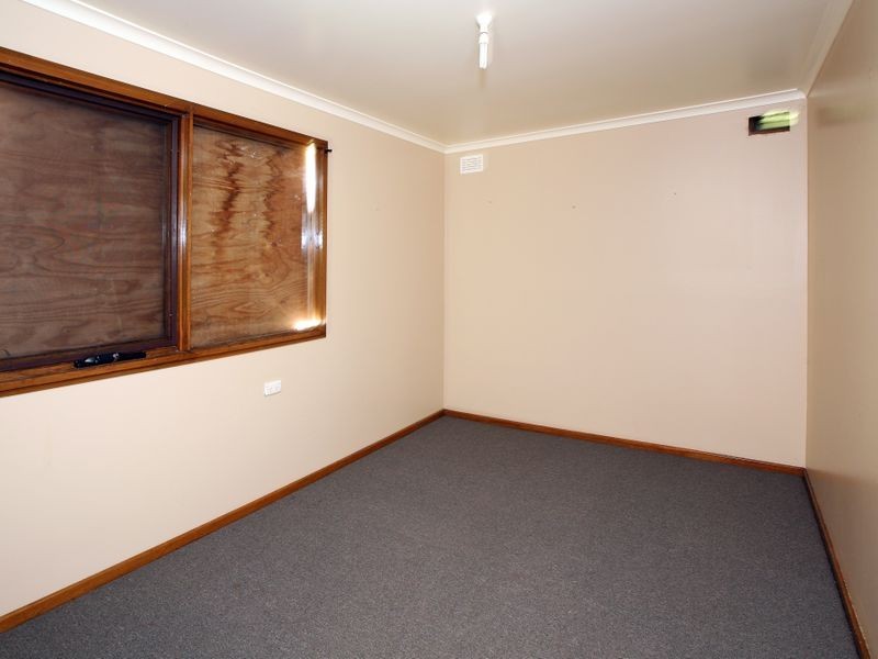 6 Flynn Place, Tolland NSW 2650