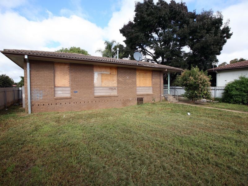 6 Flynn Place, Tolland NSW 2650