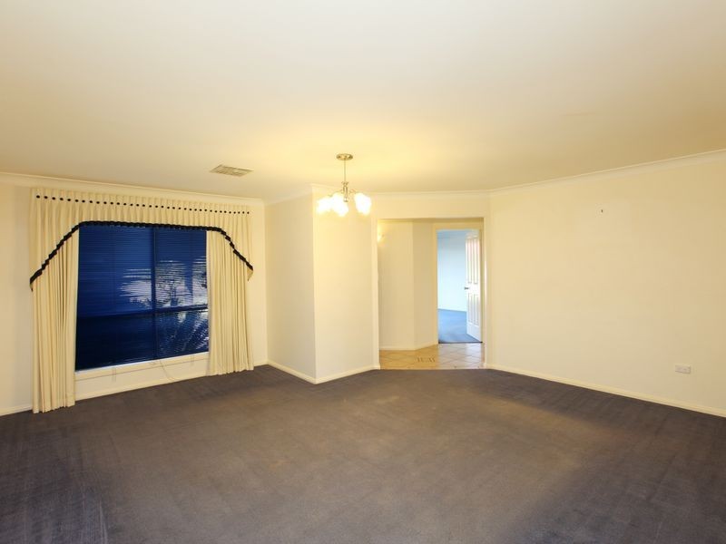 67 Jack Avenue, Mount Austin NSW 2650