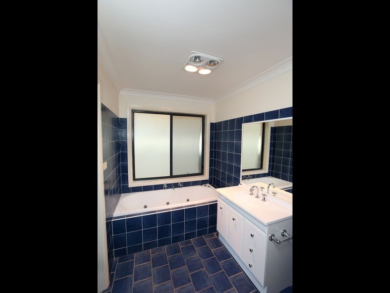 67 Jack Avenue, Mount Austin NSW 2650