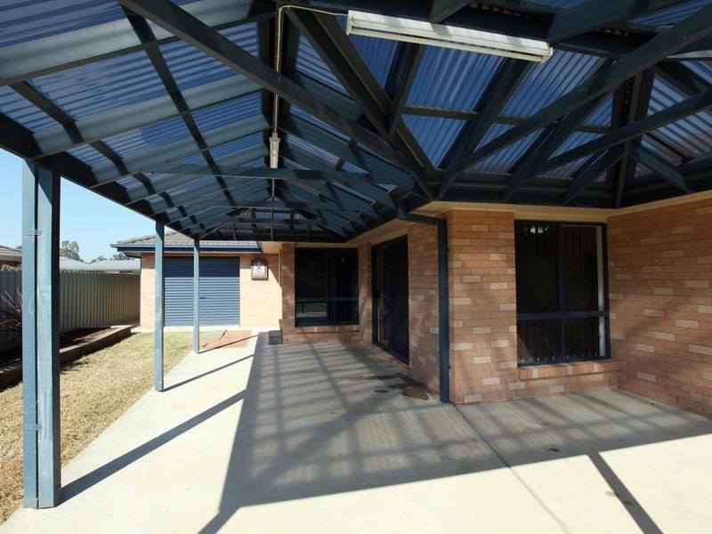 67 Jack Avenue, Mount Austin NSW 2650