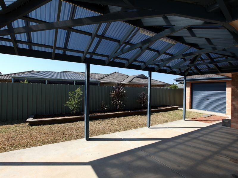 67 Jack Avenue, Mount Austin NSW 2650