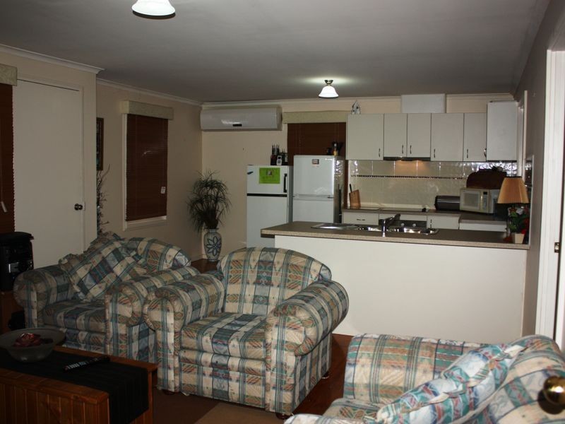 2 Meads Place, Wagga Wagga NSW 2650
