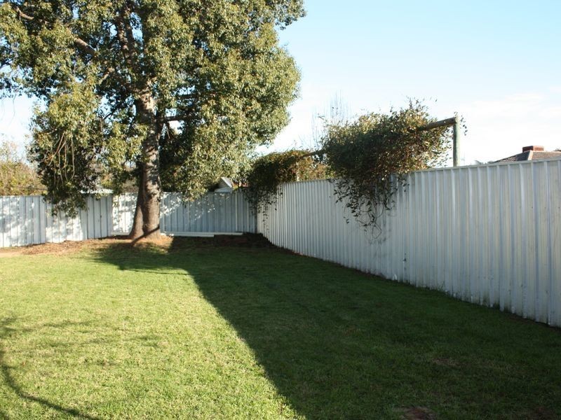 2 Meads Place, Wagga Wagga NSW 2650
