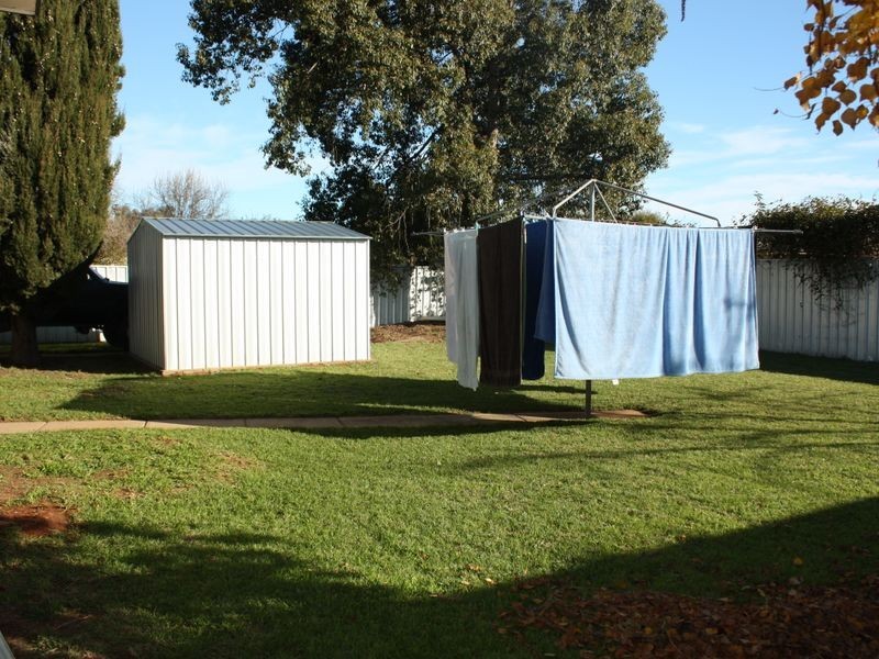 2 Meads Place, Wagga Wagga NSW 2650