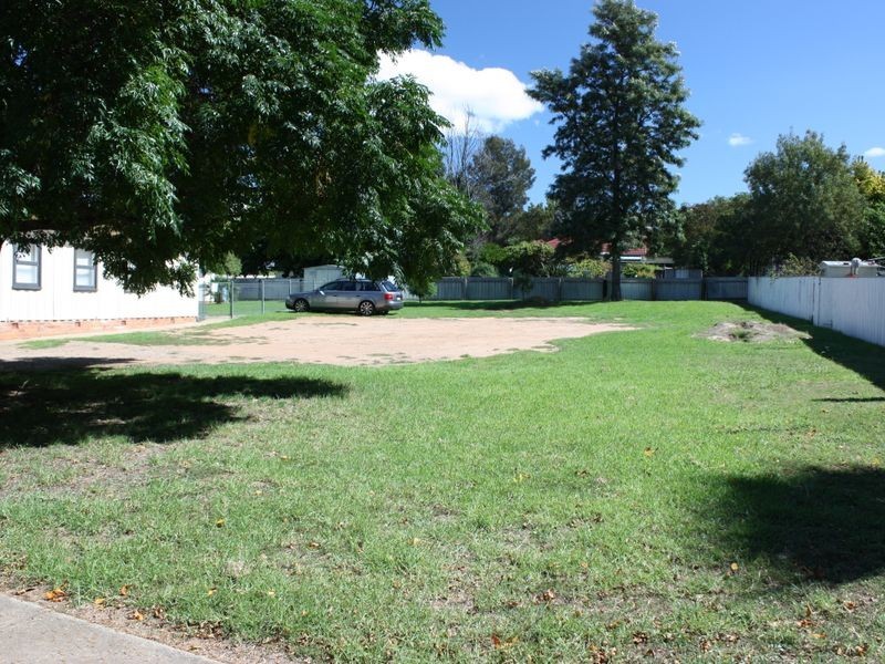 Crn Paull and Stanley Street, Kooringal NSW 2650