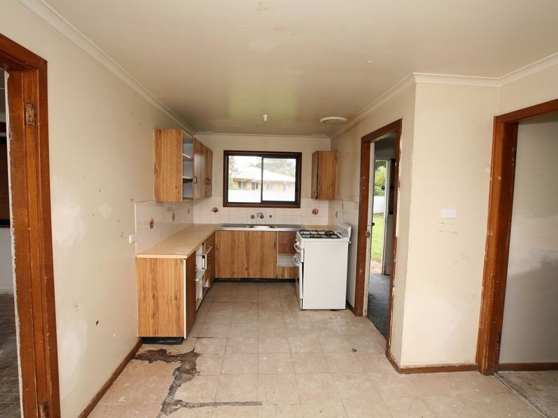 11 Dennis Crescent, Tolland NSW 2650