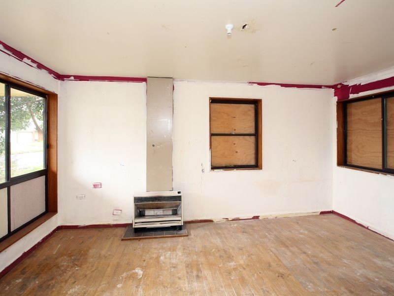 11 Dennis Crescent, Tolland NSW 2650