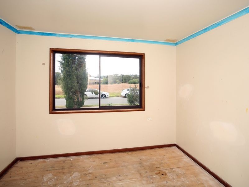 11 Dennis Crescent, Tolland NSW 2650