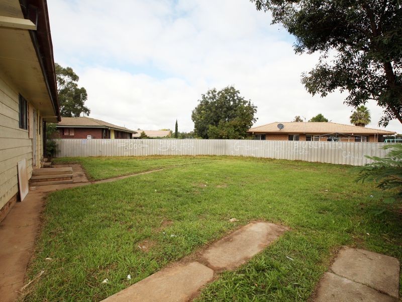 11 Dennis Crescent, Tolland NSW 2650