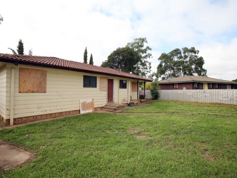 11 Dennis Crescent, Tolland NSW 2650