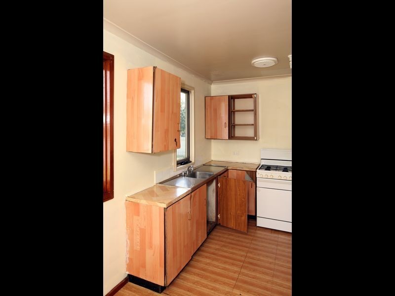 5 Meads Place, Mount Austin NSW 2650