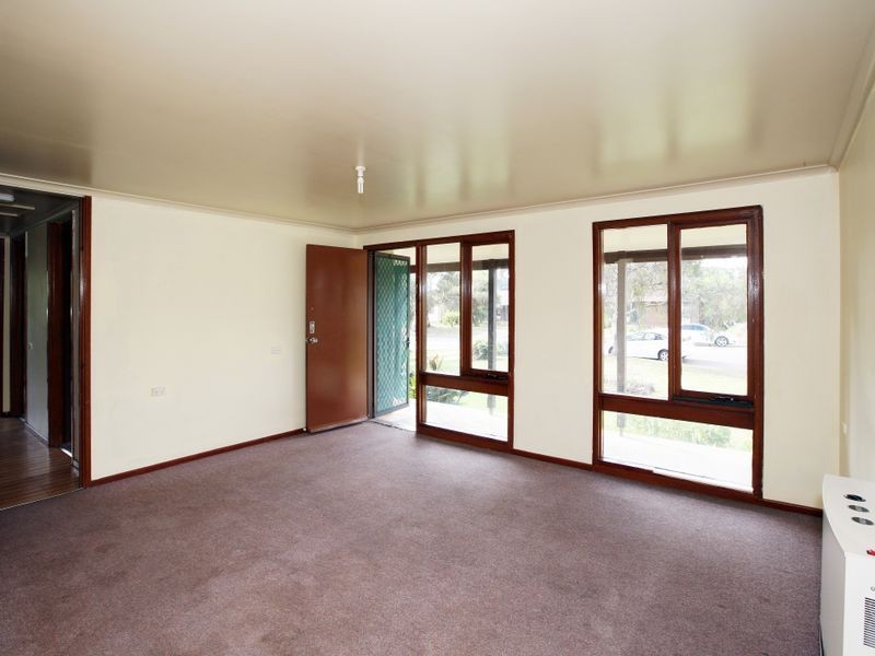 5 Meads Place, Mount Austin NSW 2650