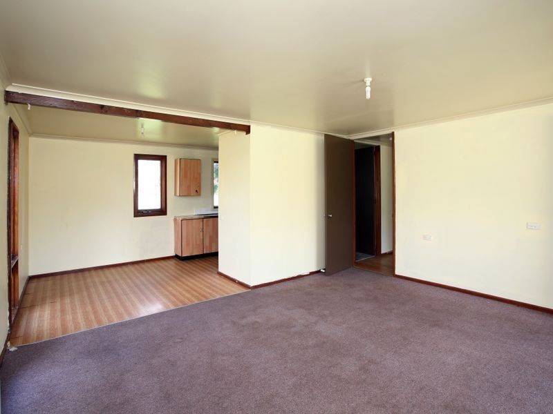 5 Meads Place, Mount Austin NSW 2650