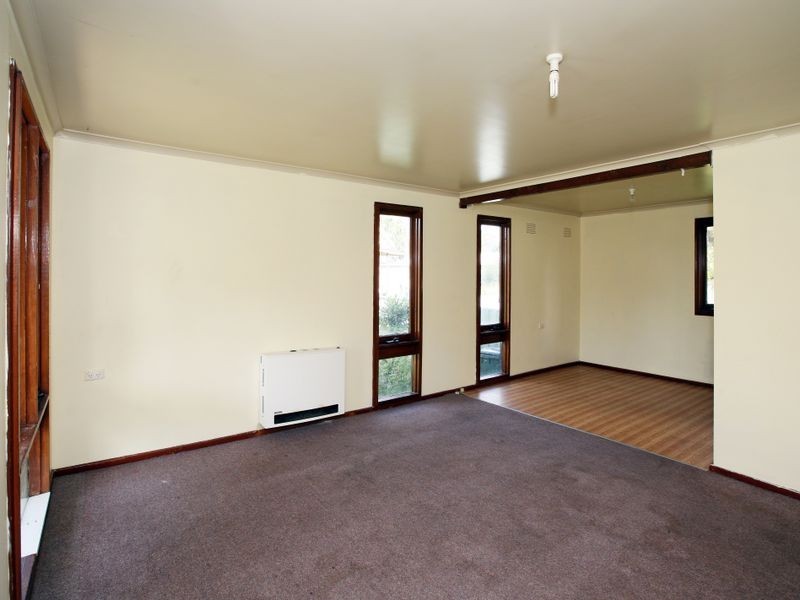 5 Meads Place, Mount Austin NSW 2650