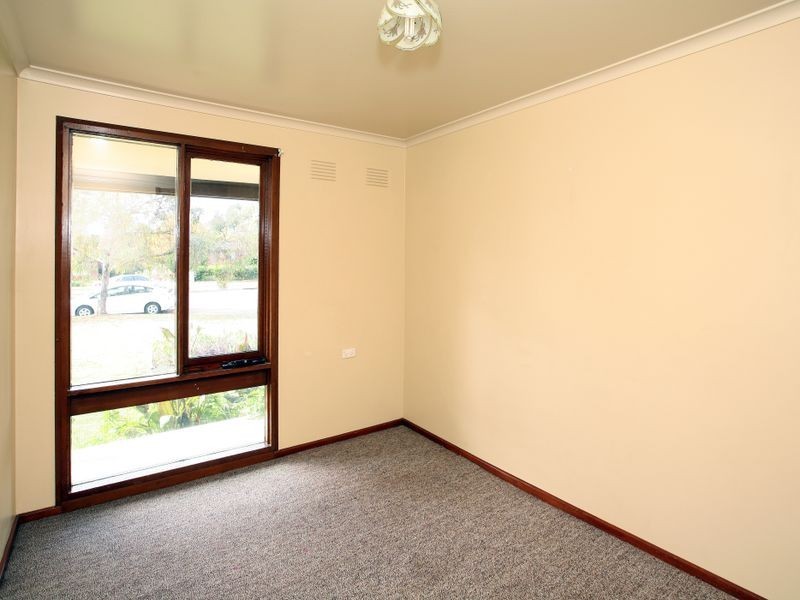 5 Meads Place, Mount Austin NSW 2650