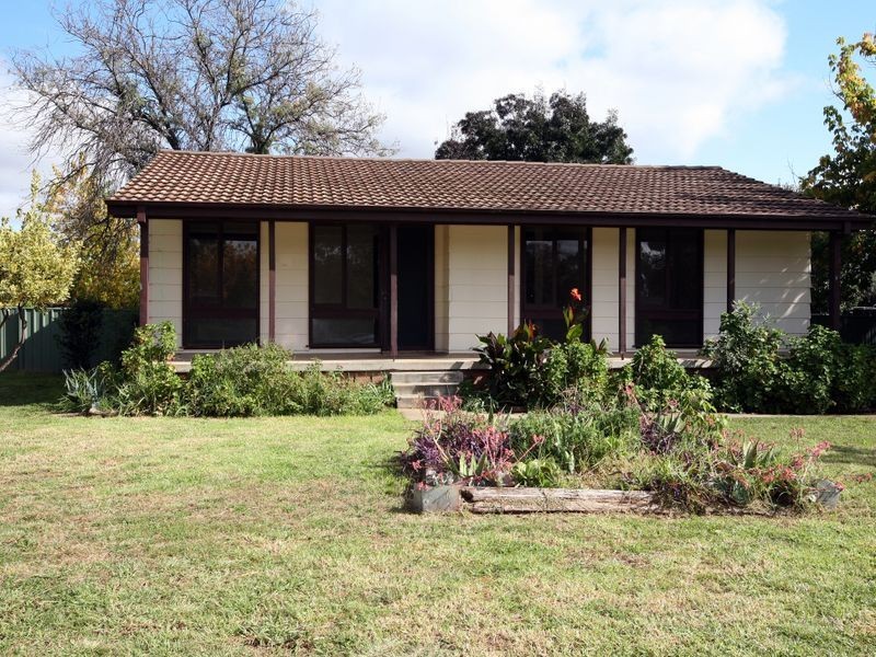 5 Meads Place, Mount Austin NSW 2650