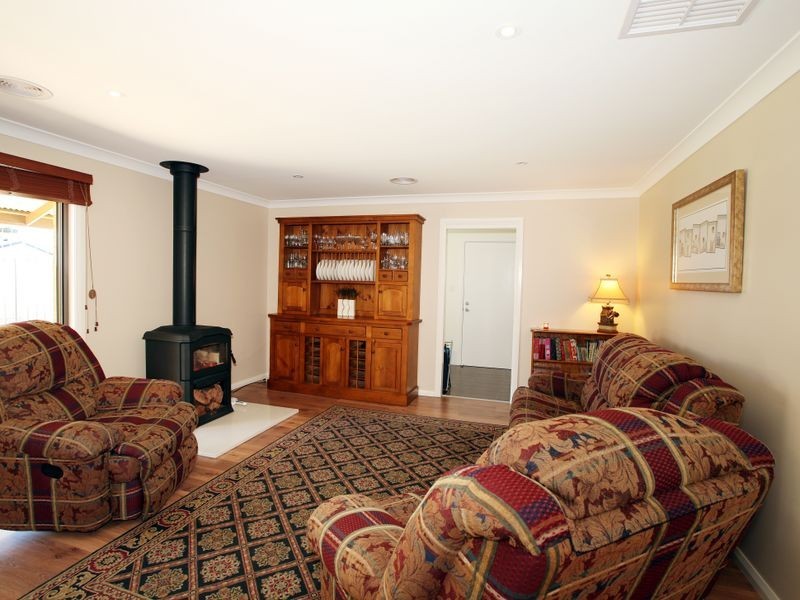 60 Mima Street, Glenfield Park NSW 2650