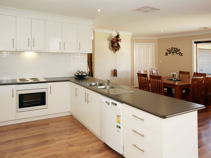 60 Mima Street, Glenfield Park NSW 2650