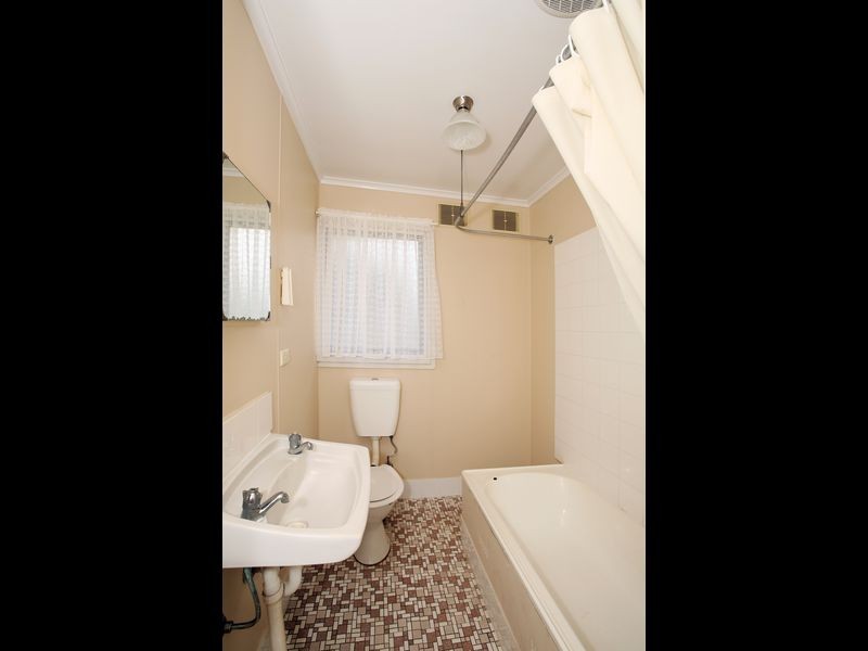 5 Blakemore Street, Ashmont NSW 2650