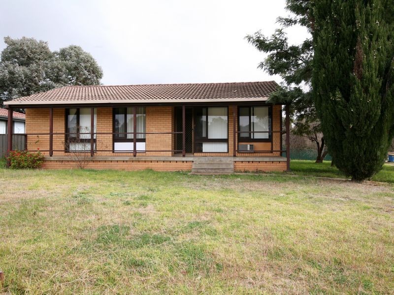 8 Arnott Street, Ashmont NSW 2650