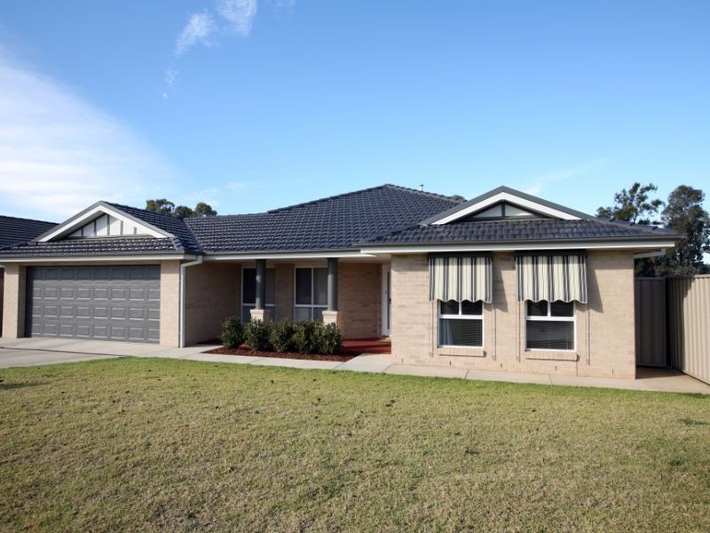 27 Barrima Drive, Glenfield Park NSW 2650