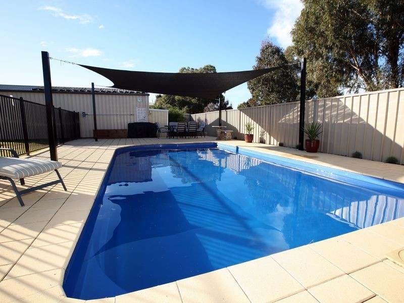 27 Barrima Drive, Glenfield Park NSW 2650