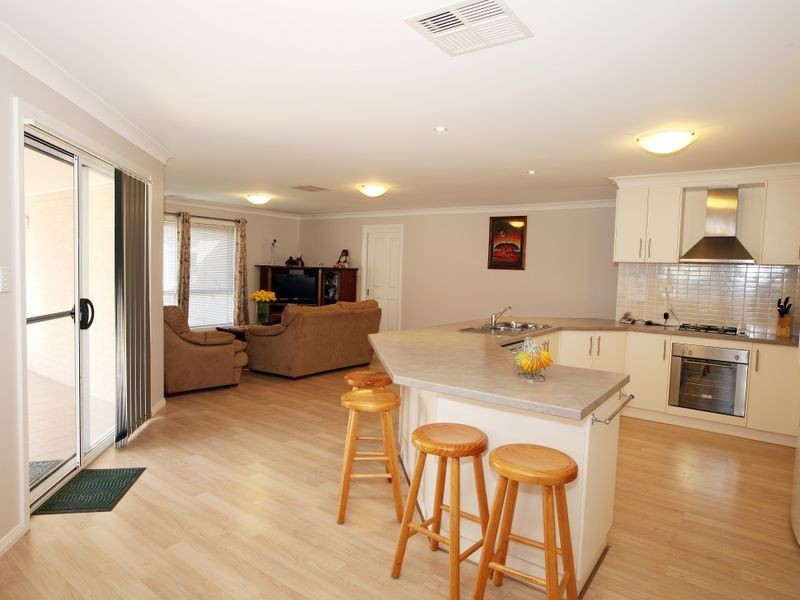 27 Barrima Drive, Glenfield Park NSW 2650