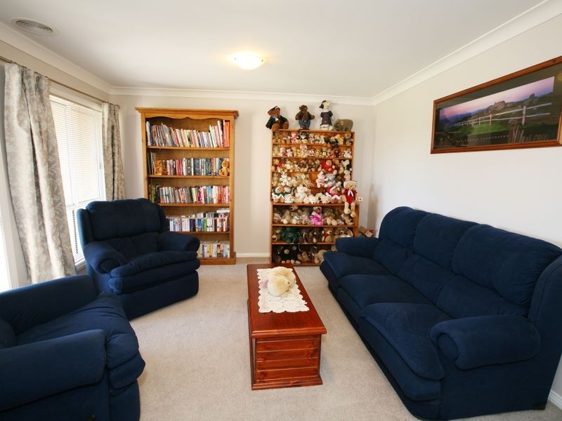 27 Barrima Drive, Glenfield Park NSW 2650